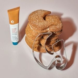 Glossier cookie cutter and box Sold ✔️